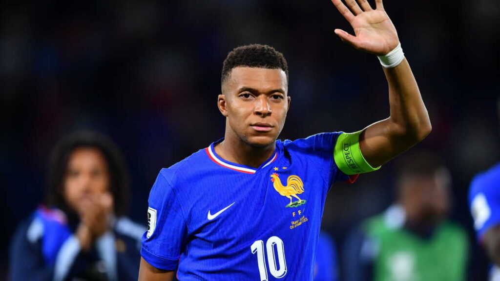 Mbappé et Digne rendent hommage aux victimes du 13 novembre